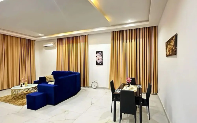 2BR Apartment With Pool and Wifi Near East Airport