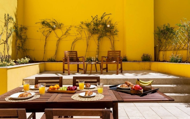 Altido Modern Terrace