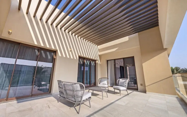 WelHome - Luxe Villa With Private Pool Near The Beach