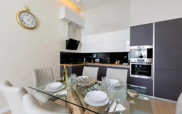 Grand Designer Dream Home in the Center W 3br/3bath