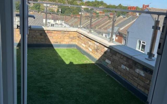 Modern Apartment, Castle View Rochester, England