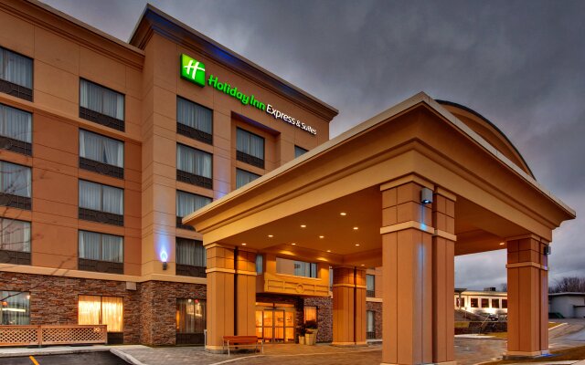 Holiday Inn Express & Suites Kingston Central, an IHG Hotel