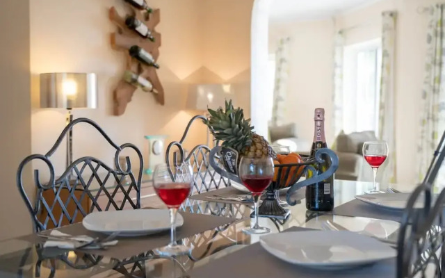 49 Presa da Moura Superbly 2 Bed Townhouse Clos