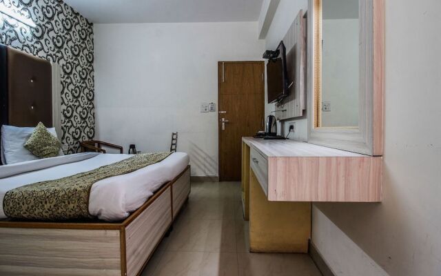 OYO 24801 Hotel Star Palace