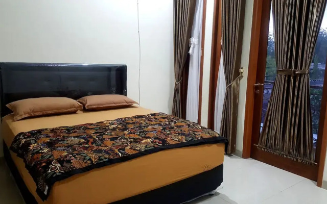 Family Home Ratmono JIH