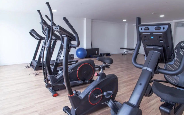 Americas Townhouse Hotel