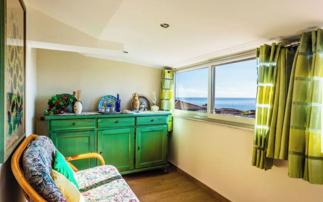 Golden Park Apartment with Terrace