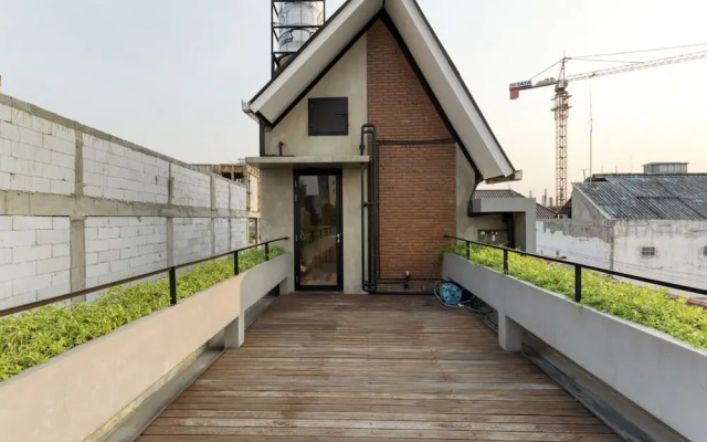 KoolKost near Tunjungan Plaza - Caters to Women