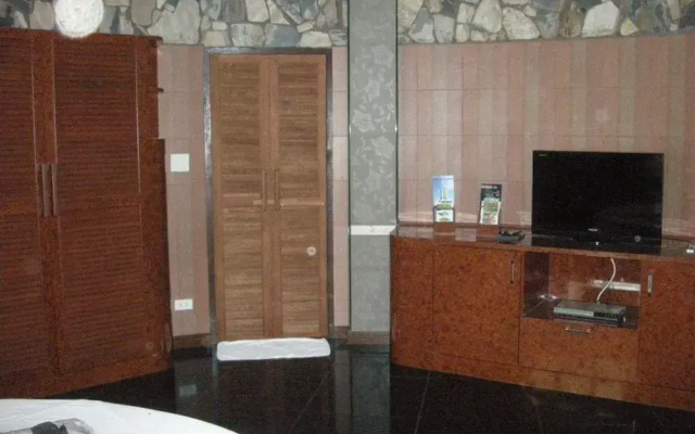 Two Tiger Resort & Spa