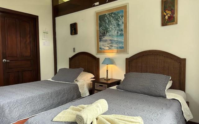 Kenaki Lodge