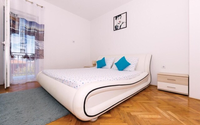 Nice Home in Podstrana With Wifi and 2 Bedrooms