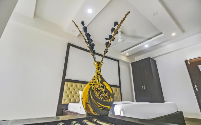 Super OYO Townhouse OAK The Platinum Studio 50