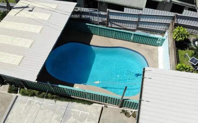 Cosy 2 bedroom unit with pool,Wifi parking