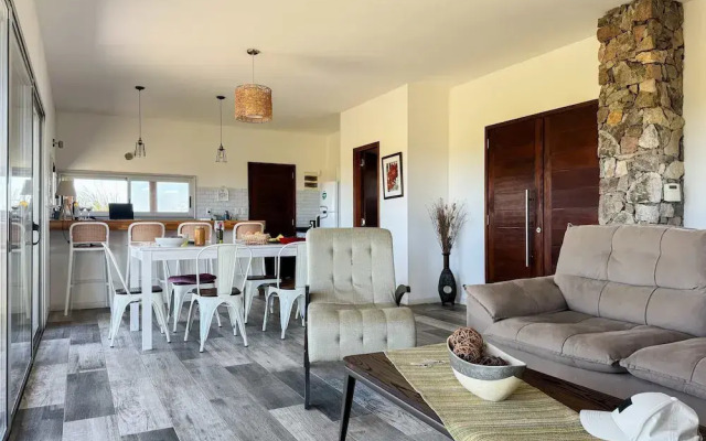 La Colina by Carmelodays