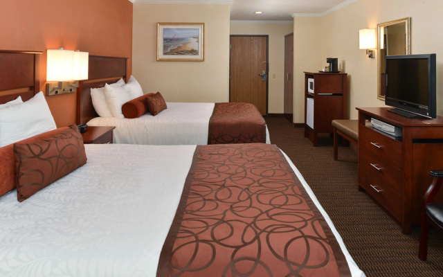 Best Western Plus Landmark Inn