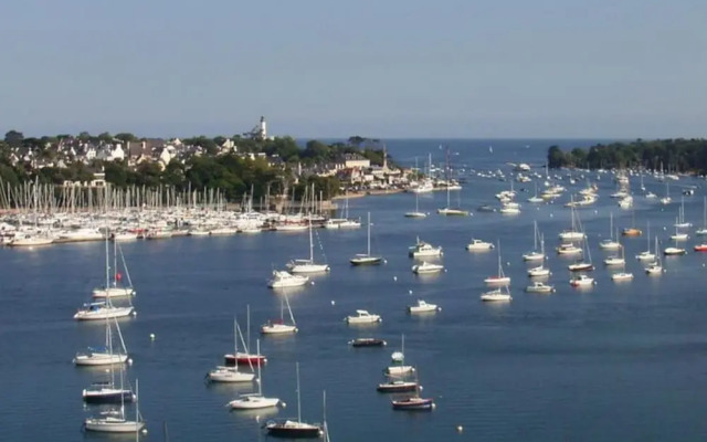 Quite Holiday Villa in Benodet