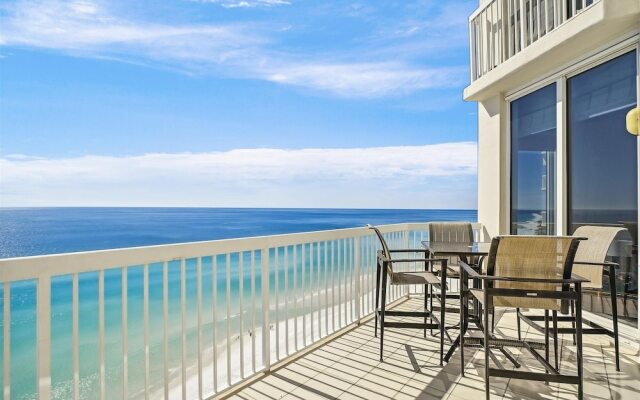 Silver Beach 1702e 3 Bedroom Condo by RedAwning