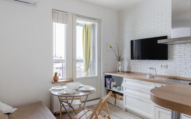 БелосНежность на набережной Обводного канала 108