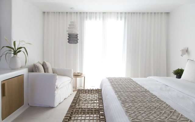 Adorno Beach Hotel & Suites