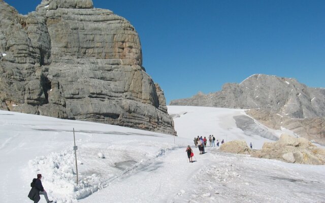 Spacious Apartment in Ramsau am Dachstein With Swimming Pool