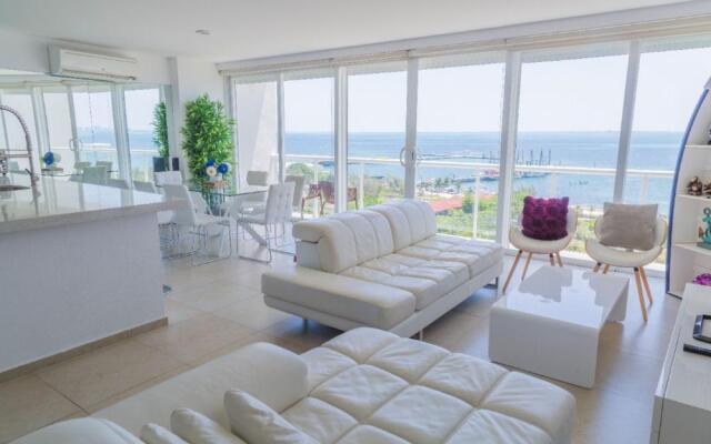 MARINA Beachfront 2 BDR- Amazing Oceanview