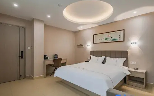 Light Luxury Apartment