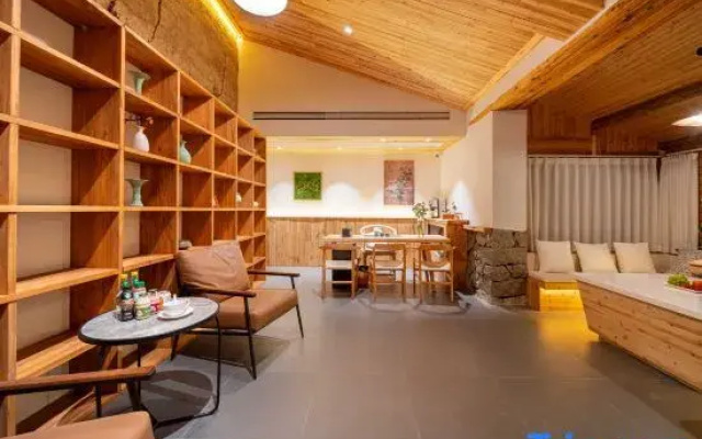 Tingtai Homestay (Titian Scenic Area)