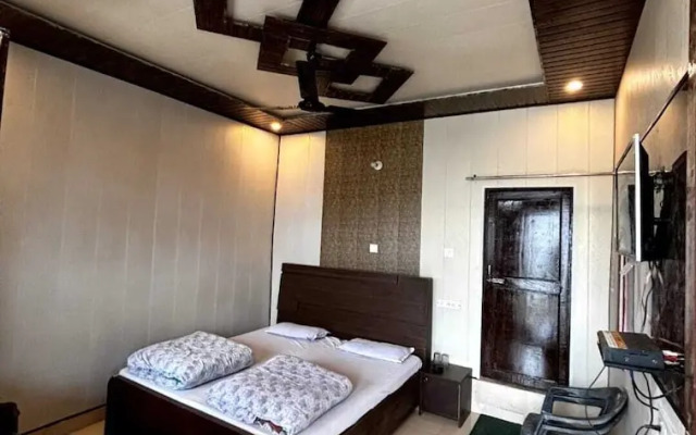 Anushri Lodge And Restaurants