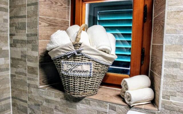 Panoramic And Beautiful House 4km From the Sea.