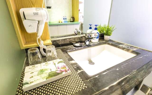 Uzone Serviced Apartment