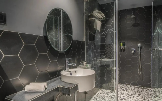 Hotel B Plus L