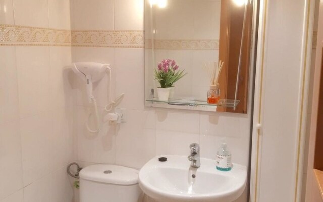 Studio in Sevilla, With Wonderful City View, Balcony and Wifi - 97 km