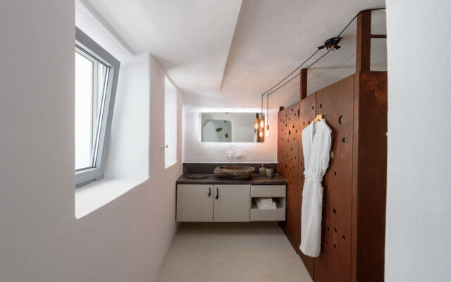 Solstice Luxury Suites