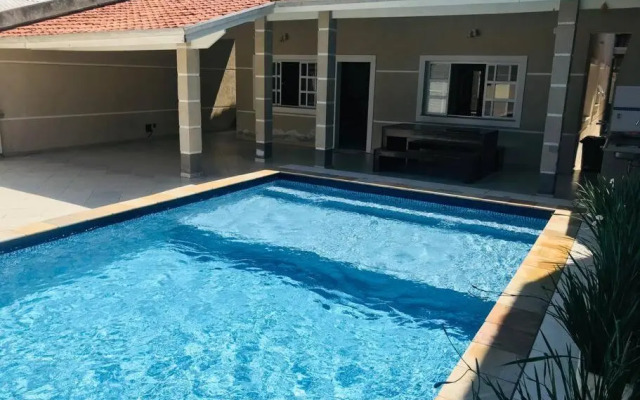 Casa de praia com piscina e churrasqueira - Indaiá Bertioga