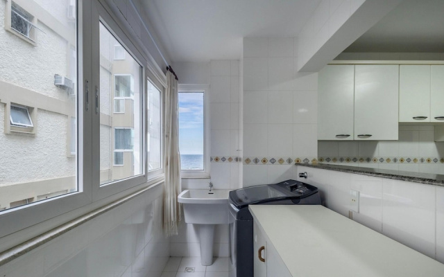 3-bedroom Apt on the BC Waterfront - Egb0052