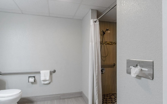 La Casa Inn & Suites - Middleboro