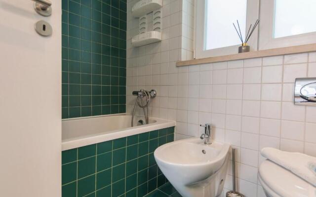 Lovelystay - Bright And Spacious Flat in Graça