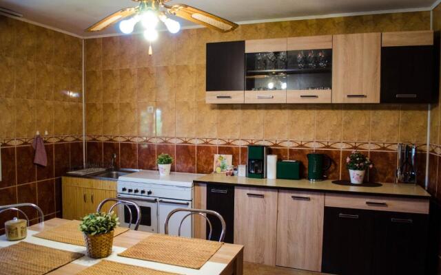 Collosal Apartment with Garden