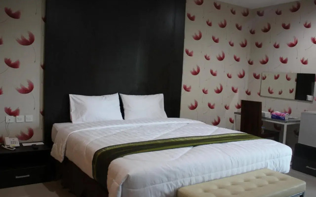 Novena Hotel Watampone