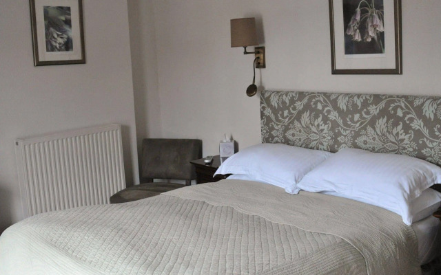 The Raven Hotel