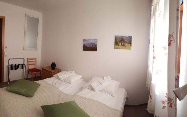 Guesthouse Leirubakki