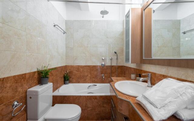 Central Luxury Suite