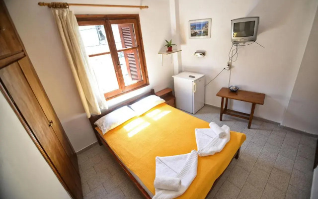 To Gefyraki Rooms