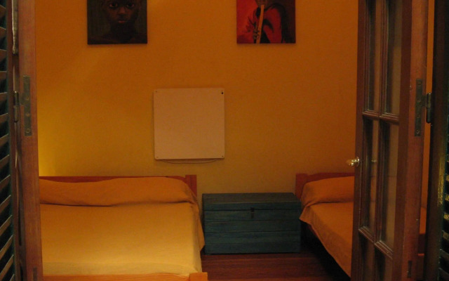 Vi Luz y Entré Hostel