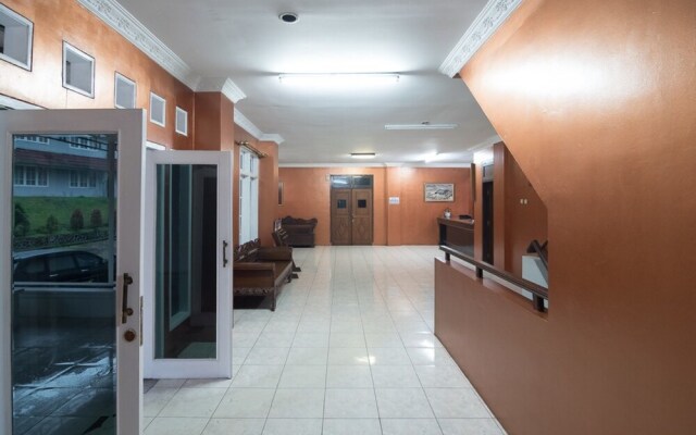 RedDoorz Syariah near Taman Wisata Matahari