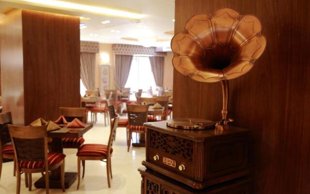 Seven Roses Hotel