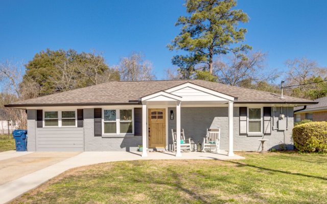 Pet-friendly Tomball Cottage: Steps to Downtown!