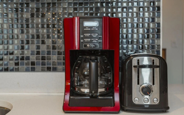 Artsy Extended Retreat Downtown Nashville