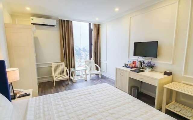 Ngoc Lan Halong Hotel