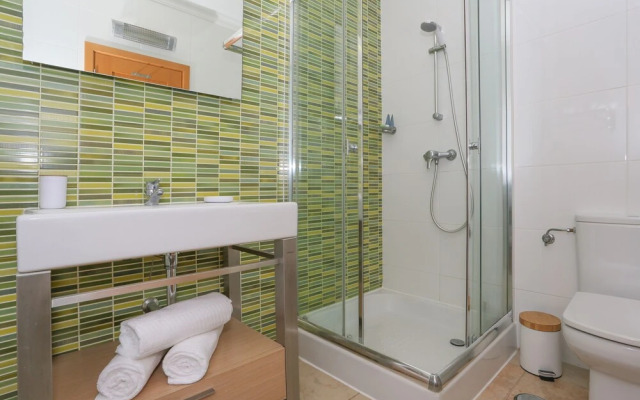 3-bedroom Apt, Sleeps 6, Pool, Gym & Jacuzzi